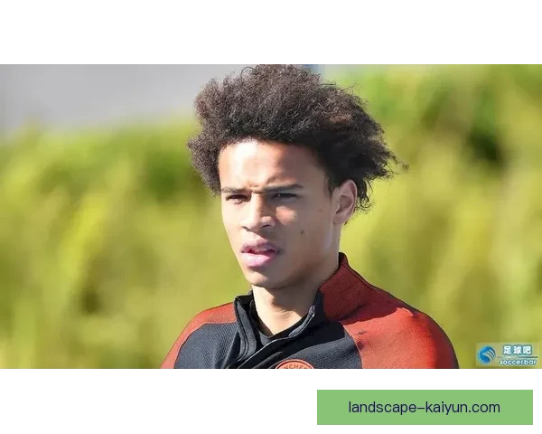 萨内职业态度评价持续引发关注，球场表现稳定，状态逐步回暖。